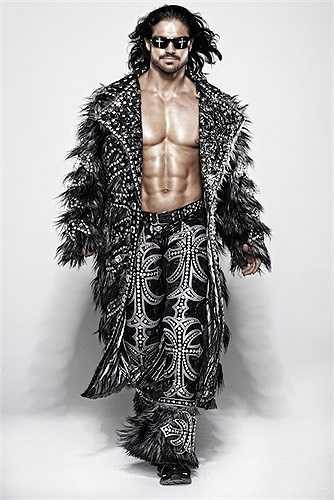 Với kinh nghiệm ít ỏi và khả năng diễn xuất không được đánh giá cao, John và bộ phim Hercules Reborn (2014) do anh thủ vai được coi là một trong những 'thảm họa' Hercules mọi thời đại.