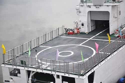 Tàu Kiểm Ngư 782 có sân đáp trực thăng.