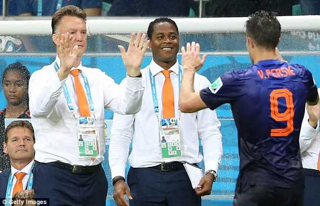 Van Gaal 'độc tài', Man Utd hừng hực hồi sinh