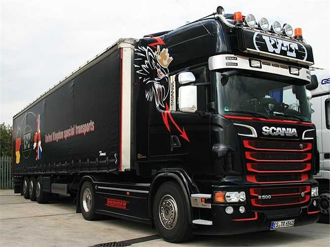 Mẫu xe tải mạnh mẽ nhất của Scania là chiếc R730, thuộc dòng R-Series. Chỉ số 730 sau chữ R là biểu thị số mã lực tối đa mà xe có thể đạt được. Xe được trang bị động cơ diesel V8 16.4 lít, tăng áp turbo. 