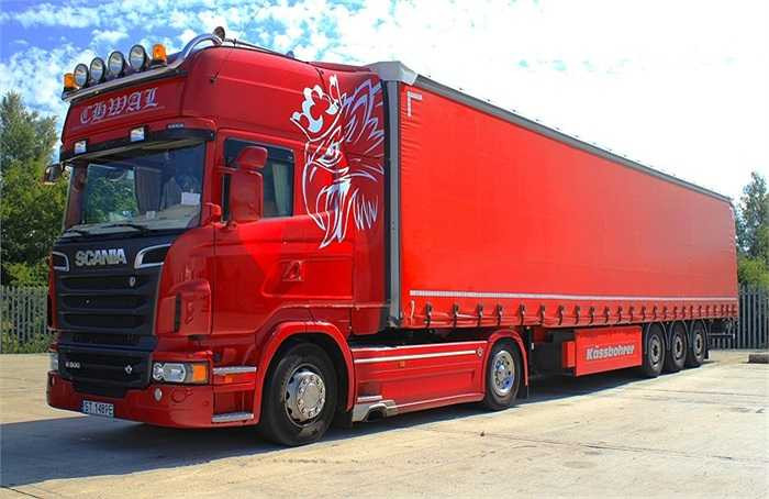 Xe dễ dàng đạt công suất tối đa 730 mã lực tại vòng tua 1.900 vòng/phút và mômen xoắn cực đại 3.500 Nm tại vòng tua 1.350 vòng/phút. Trang bị trên cho phép Scania R730 có thể dễ dàng đạt vận tốc 100 km/h với 77 tấn hàng phía sau. 