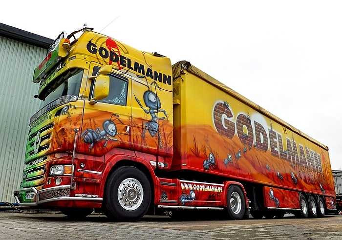 Xe được trang bị bình nhiên liệu có dung tích 850 lít, khi chạy có tải thì mức “uống” nhiên liệu của Scania R730 là 2 lít dầu cho 1 km đường.