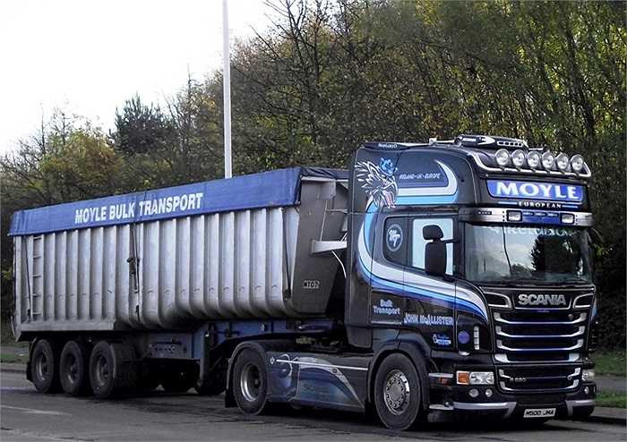 Họ có thể sơn phết lên đầu kéo, hoặc cả rơ-mooc màu tùy thích, sao cho chiếc xe nổi bật trên đường và trong bãi xe hàng trăm chiếc