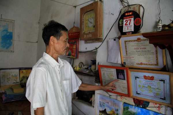 cặp sinh đôi đỗ đại học