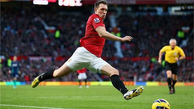 Sau khi Ferdinand và Vidic ra đi, Phil Jones được kỳ vọng sẽ trở thành thủ lĩnh hàng phòng ngự Man Utd