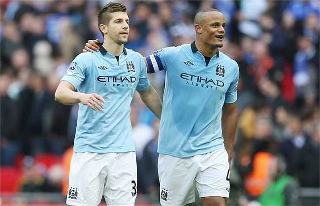 Trung vệ người Serbia hứa hẹn sẽ kết hợp với Kompany tạo nên 'tấm lá chắn' vững vàng bậc nhất nước Anh