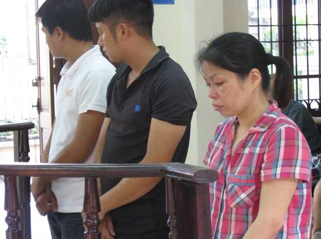 Bị cáo Hường trước vành móng ngựa.