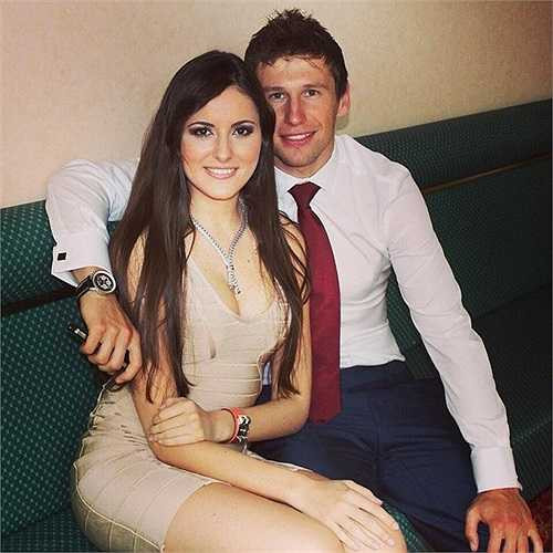 Sinh năm 1988, bước vào nghề người mẫu khá lâu nhưng chỉ đến khi cặp kè với Grzegorz Krychowiak sự nghiệp của Celia mới bắt đầu khởi sắc