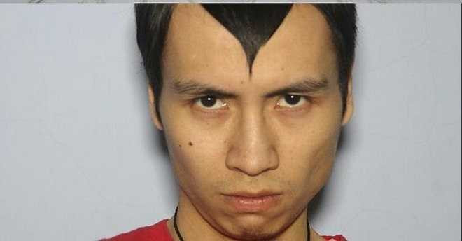 Một trong những tạo hình đáng nhớ của Toàn Shinoda trong vlog cuối cùng mang tên Ăn kem trước cổng. Mái tóc và ánh mắt nhìn nghiêm nghị pha lẫn khôi hài làm nên thương hiệu riêng của Vũ Toàn trong những video.