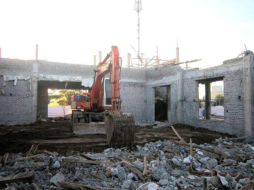 Thái Bình: Vừa thi công xong, hội trường UBND xã đổ sập