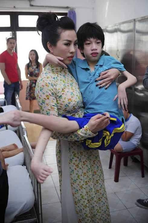 thu hoai mrs universe