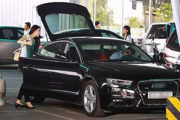 Một chiếc xe khác của vợ chồng Thuỷ Tiên - Công Vinh.