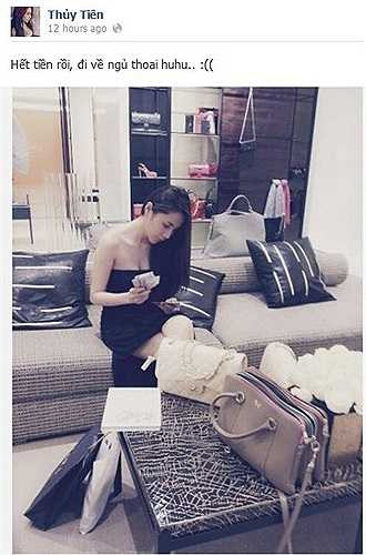 Trước đây, Thuỷ Tiên đã bị công chúng lên án khi đăng tải bức ảnh chụp với rất nhiều đồ hiệu với dòng chú thích: 'Hết tiền rồi, đi về thôi'