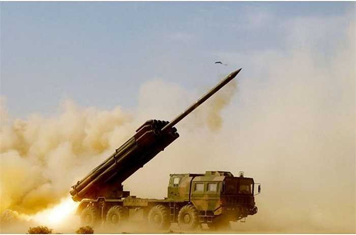 Các hình ảnh được công bố cho thấy, trong cuộc tập trận, quân đội nước này đã sử dụng cả loại pháo phản lực hạng nặng PHL03 (hay còn gọi là Type 03)