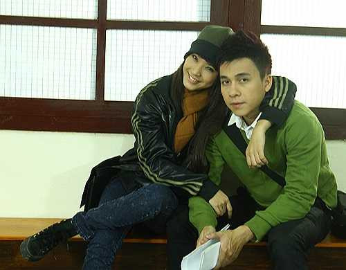 Lan Anh là bạn thân của em gái Tiến Dũng và chính cô ấy đã giới thiệu Lan Anh cho anh. 