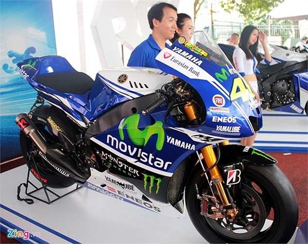 Yamaha YZR-M1 là cỗ máy dành cho đường đua, được cầm lái bởi tay đua số 46 huyền thoại Valentino Rossi. Theo đại diện của Yamaha, một chiếc M1 với đầy đủ trang bị có giá lên đến 1 triệu USD. Yamaha YZR-M1 được trang bị động cơ 4 thì, 4 xi-lanh thẳng hàng, 16 van DOHC, làm mát bằng dung dịch, dung tích 1.000cc, phun xăng điện tử. Động cơ sản sinh công suất tối đa 245 mã lực, tốc độ tối đa đạt 360 km/h. Hộp số 6 cấp. 