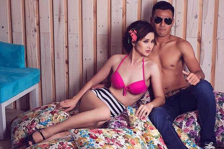 Người đẹp Thảo Trang diện bikini gợi cảm, trong khi đó chồng cô là tiền đạo Phan Thanh Bình mặc quần jeans, khoe thân hình vạm vỡ. 