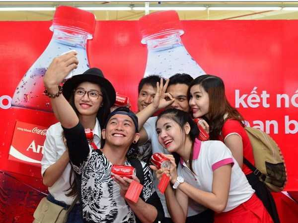 Coca-Cola ghi điểm không chỉ nhờ việc tạo ra một sân chơi ý nghĩa mà còn khơi dậy văn hóa tặng quà.