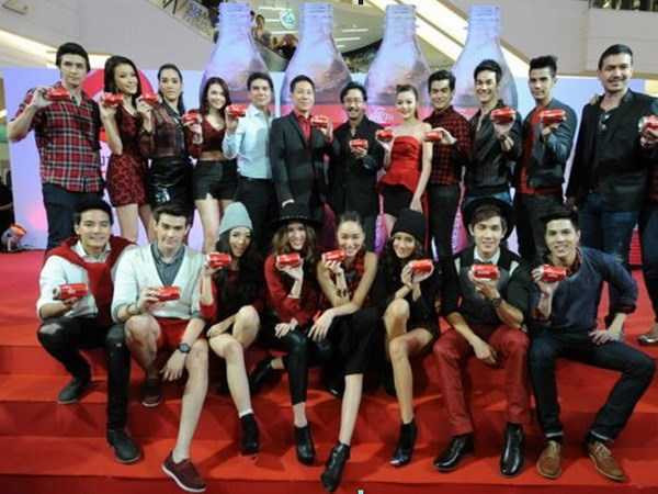 Trào lưu in tên lên lon Coca-Cola đã lan tỏa đến hàng trăm quốc gia, trong đó có Việt Nam, Nhật Bản và nhiều nước Châu Á khác.