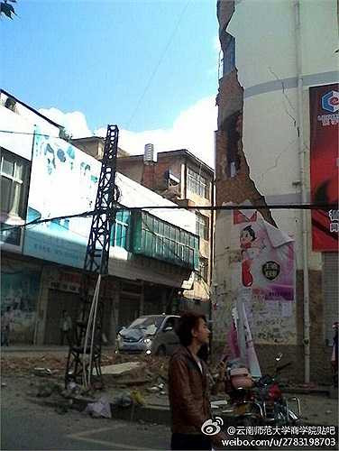 Theo báo cáo mới nhất của giới chức trách, có hơn 120 người chết, hơn 180 người mất tích và 1.300 người bị thương