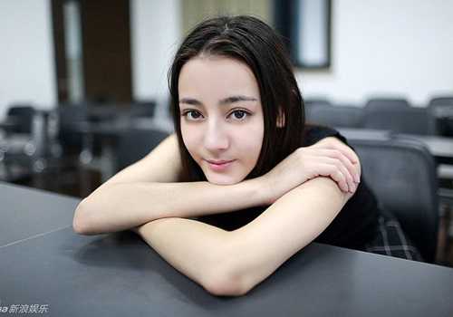 Ngoài Cổ kiếm kỳ đàm, Nhiệt Ba còn góp mặt trong một số tác phẩm đáng chú ý như Đại mạc dao, Chế tạo mỹ nhân, V love...