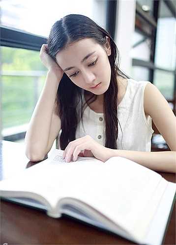 Mới đây, cô gái trẻ đã trở về trường cũ để thực hiện bộ ảnh kỷ niệm từ biệt giảng đường đại học.