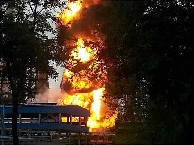 Điều tra ban đầu cho thấy nguyên nhân là do rò rỉ nhiên liệu trong quá trình sửa chữa