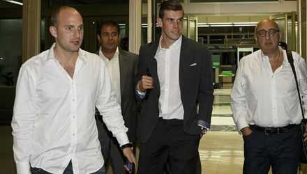 Barnett (phải), Manasseh (thứ hai từ trái sang) cùng Bale