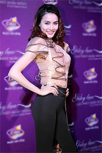 Đây là mẫu quần rất được Trang Nhung yêu thích và tích cực lăng xê từ nhiều năm trước.