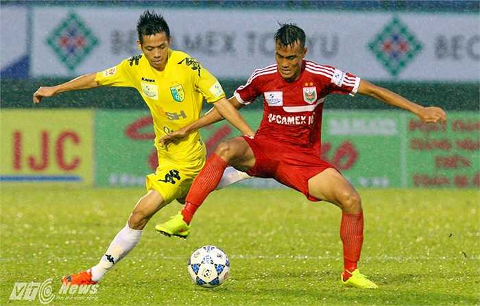 B.Bình Dương: Đại gia trăm tỷ mặc 'áo hàng chợ'