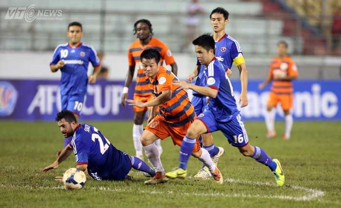 V.Ninh Bình thi đấu với quần áo nhái