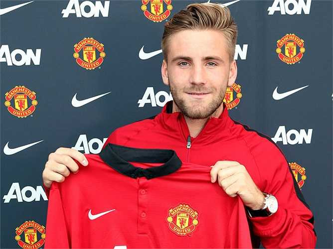 Hậu vệ trái đương nhiên là Luke Shaw, chữ ký trị giá 30 triệu bảng của Man Utd