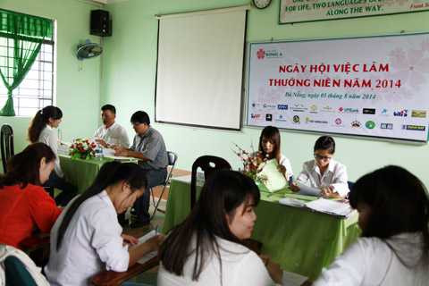 Sinh viên, thử sức, Ngày hội việc làm, Đông Á, Đà Nẵng