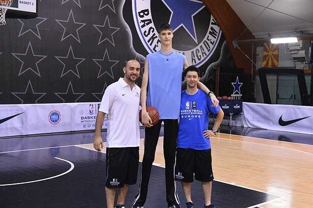 Đầu năm 2014, Bobroczky ra nhập CLB Stella Azzurra Roma của Ý.