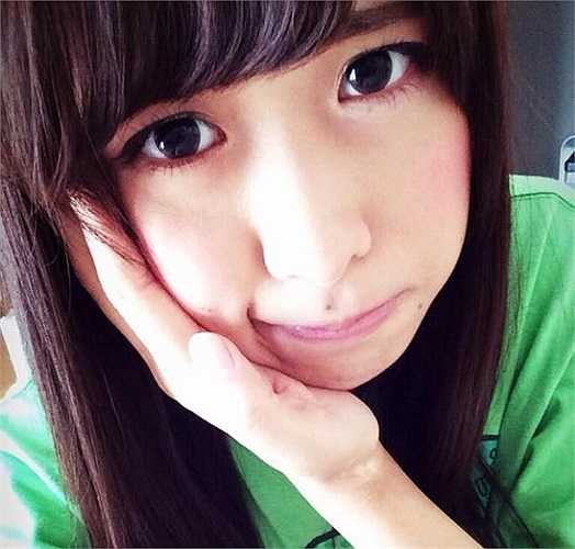 Sau màn cosplay theo ảnh hoạt hình diễn ra vài tuần trước, hiện các bạn trẻ Nhật lại thi nhau thực hiện các bức ảnh đau răng theo nhiều phong cách khác nhau. Nhờ đó, trên các trang mạng xã hội như Facebook, Twitter hay Instagram đều tràn ngập các bức hình dạng này.