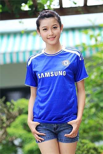 Còn đây là hot girl Huyền My, một nữ fan cuồng nhiệt của Chelsea. (Ảnh: TT&VH)