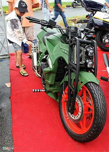 Với thiết kế khá lạ, mẫu xe thu hút sự quan tâm của rất nhiều người xem, thậm chí cả những em nhỏ.