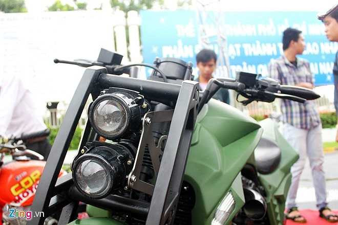 Hệ thống mono shock phía trước được chế lại. Đây là kiểu giảm xóc khá thịnh hành vào những năm 60-70 của thế kỷ trước trên xe máy. 