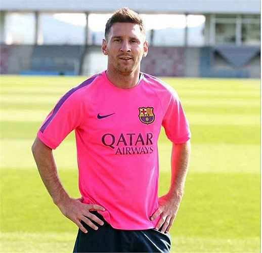 Trở về sau kỳ nghỉ hậu World Cup 2014, Messi lập tức trình làng kiểu tóc mới