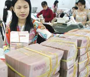 Sau thời tín dụng bùng nổ, không ít ngân hàng đã ôm hận khi gánh khối nợ xấu lớn từ các khách hàng lớn đã từng được săn đón và ưu đãi