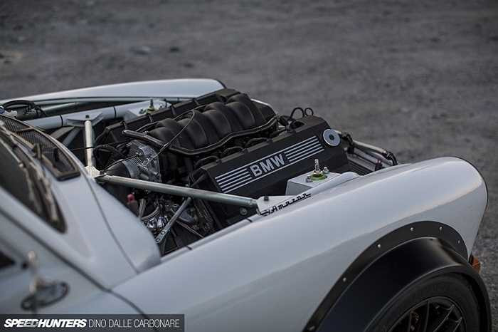 Người ta thường nghĩ động cơ V8 chỉ dành cho người Mỹ, vốn ưa tốc độ? Thực tế là các nhà chế tạo ô tô châu Âu cũng sản xuất động cơ V8. Trong đó, động cơ V8 của BMW được giới độ xe đánh giá cao nhất.