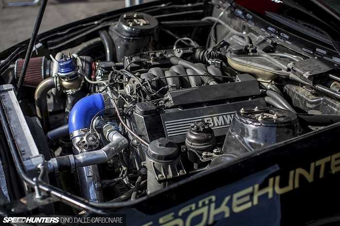 Thậm chí một số mẫu xe Mỹ như Ford Model A hoặc Mustang đã từng trang bị động cơ BMW V8 và bán khá tốt ngay trên sân nhà của hãng Ford - vốn là cha đẻ của động cơ V8