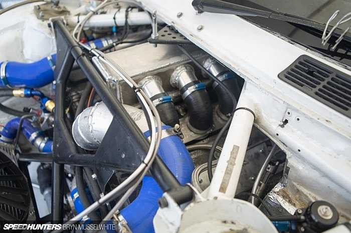 Rốt cuộc, V8 là thứ xa xỉ không cần thiết với đa số người dùng ô tô ở tốc độ dưới 100km/h. Nhưng nó là đam mê của những người mê ô tô, ham tốc độ và yêu thích sự phức tạp rắc rối của máy móc.