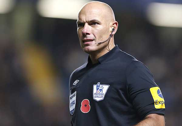 Tin sáng 7/8: Howard Webb bất ngờ giải nghệ