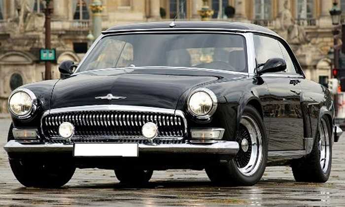 Dòng xe Volga đánh dấu sự ra đời của mình bằng mẫu xe Volga M-21. Đây là mẫu xe thành công cho thấy sự chuyển mình cạnh tranh của các dòng xe Xô Viết với các dòng xe của phương Tây. Mẫu Volga M-21 đầu tiên là phiên bản hiếm nhất và có giá trị rất cao với các nhà sưu tập.