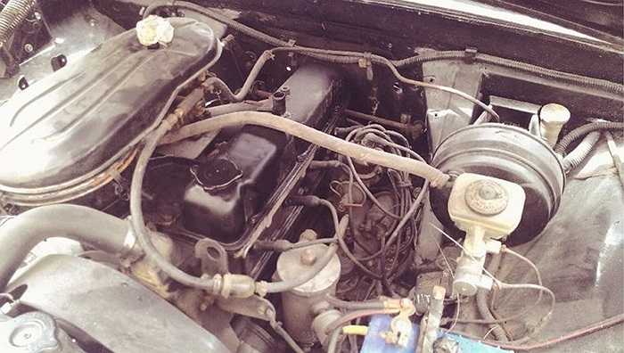 Dòng xe Volga M-24 được nhập về Việt Nam những năm 70 và cái tên 'Volga bộ trưởng' ra đời từ đó. Với động cơ 2.4l và mức tiêu thụ tầm 14lít/100km thì Volga không phải là lựa chọn kinh tế.
