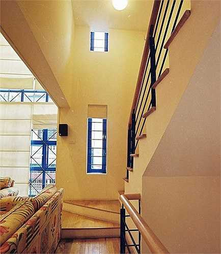 Chủ nhà cũng như kiến trúc sư đều học ở Đức về, nên rất tâm đắc với nhau về nét công năng và thực tế mà vẫn bay bổng trong kiến trúc cũng như trong nghệ thuật của người Đức.