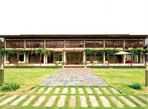 Tới năm 2009, vợ chồng Mỹ Linh - Anh Quân quyết định bán ngôi nhà phố để chuyển về sống trong một biệt thự vườn ở vùng ngoại ô Sóc Sơn, Hà Nội