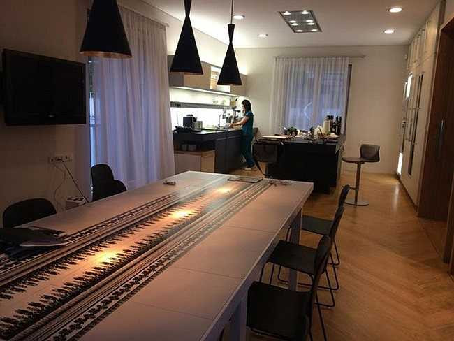 Ngoài việc sở hữu những đồ hiệu đắt tiền, căn hộ penthouse ở tòa nhà đẹp nhất nhì TP.HCM, Thu Minh và chồng còn có nhiều bất động sản ở nhiều nước trên thế giới.