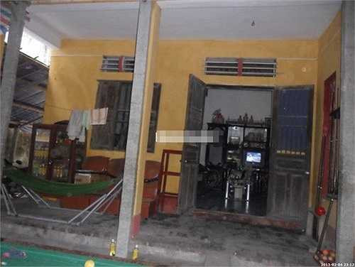 Gia đình ông bầu nổi tiếng Vũ Khắc Tiệp ở Nam Định sống trong căn nhà khá cũ kỹ và giản dị, với ba gian nhà lợp mái ngói và một nhà ngang làm bếp, công trình phụ...